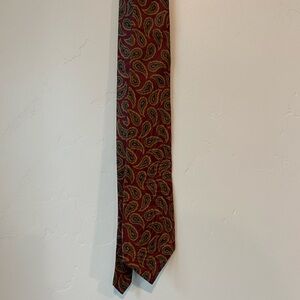 Vintage Strathmore Silk Paisley Men's Tie in Rich Burgundy